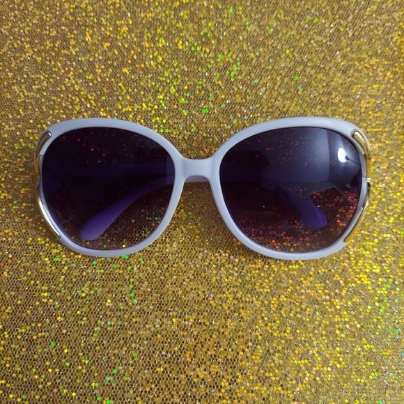 Clover Retro Oversized Sunglasses - Picture 2 of 5